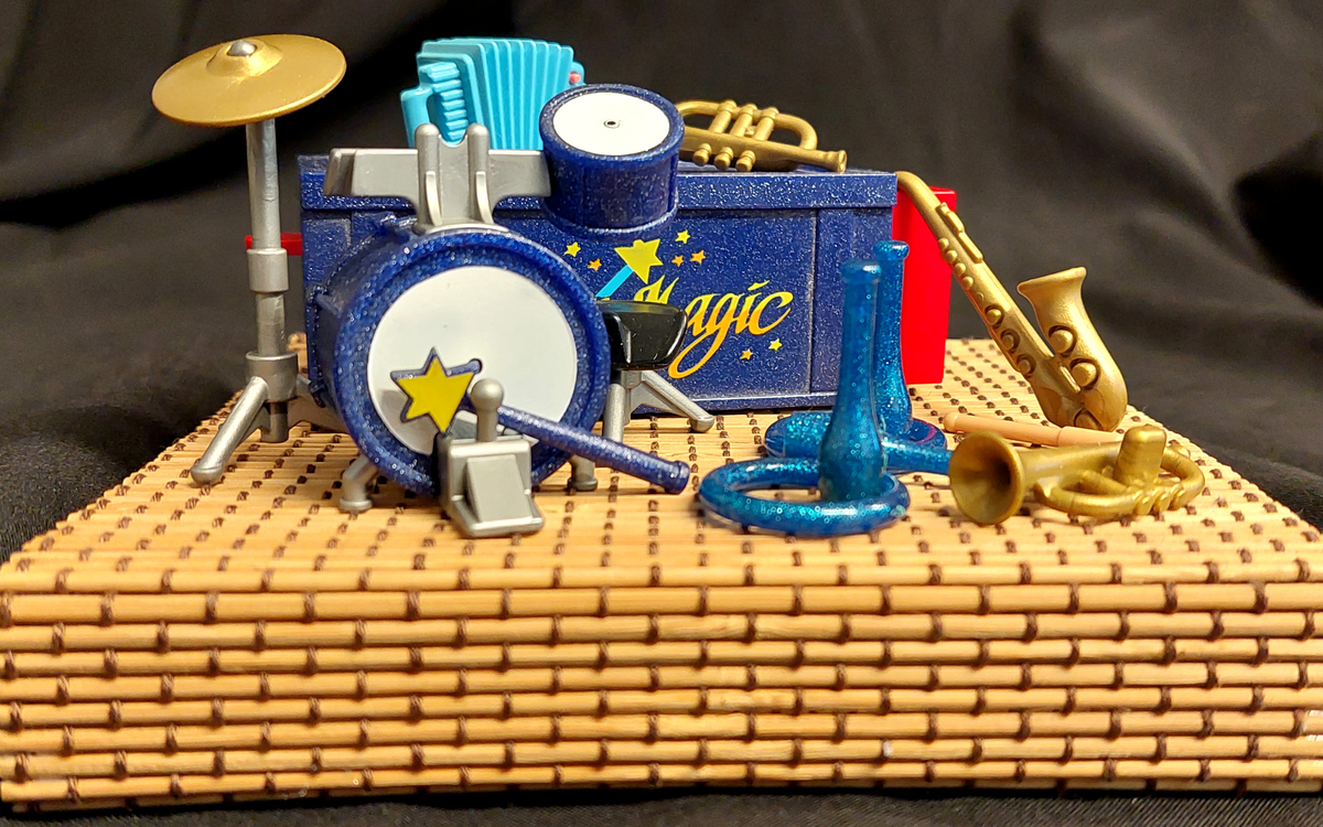 instruments de musique playmobils sur une scène